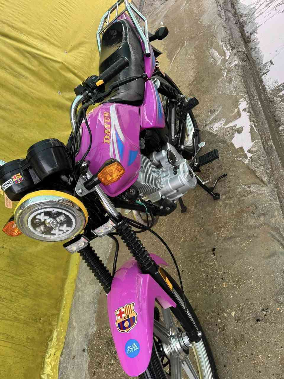 السلام عليكم
دايون عضم 💜
موديل 23 طالعه ب 24 شهر 6
اوراق و وصل معرض للجوهرة دراجه 
ممتعوبه و مرتبه ماشاءالله فول 
كامله مكمله كلشي شغال صالنصه ستيل لايت زنون 6 اشكال تفاصيل اكثر خاص . *********** 
انستا 9t.i
