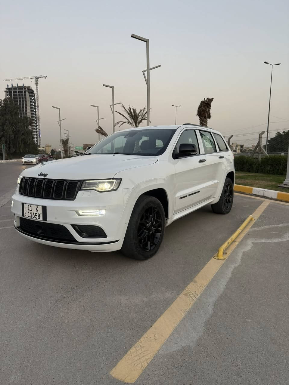 السلام عليكم عندي جيب 2022 خليجي Sوكالة هارلم جديدة ماشية 52 الف مكفولة من الصبغ والبارد والشخوط حته الدعاميات بس الباب الامامي صار بي طخه وبدلته من الوكالة بلادي نفس اللون  كير محرك كلة جديد برغي ممفتوح بيه صدر جديد  فول مواصفات ام الرادار  بانوراما فول مواصفات ال S معروفه مكاني بغداد الغزالية للاستفسار *********** ابو زيد السعر 334مجال كلش بسيط
