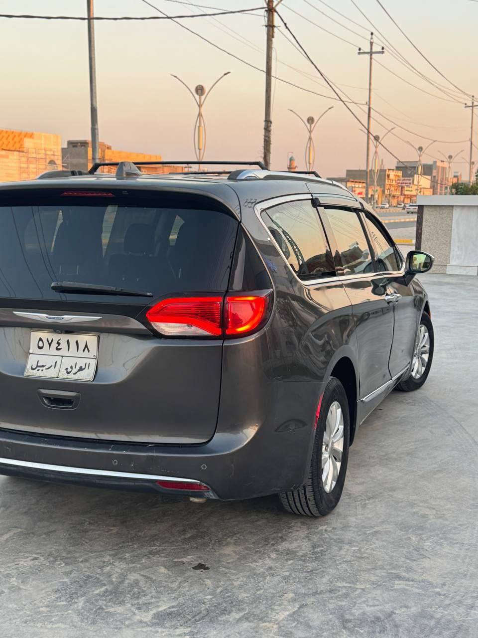 السلام عليكم 
كرايلسر فيوجر 2018 وارد امريكي مرقم اربيل وكاله أو تحويل سياره بيه تبديل جاملغ  ورش صبغ باب مواصفاته بصمه تشغيل بصمه ابواب جنطه ذكيه رادارات تحكمات  استيرن ابواب ذكيه كروس سرعه كشن كهرباء دواخل لونين 7 راكب مكينه 6 سلندر مكينه كير تبريد حداديه كله جاهز سيارت جديده وجاهزه بدون اي نقص 
السعر 148 وبيه مجال مكاني ديوانيه 
***********
