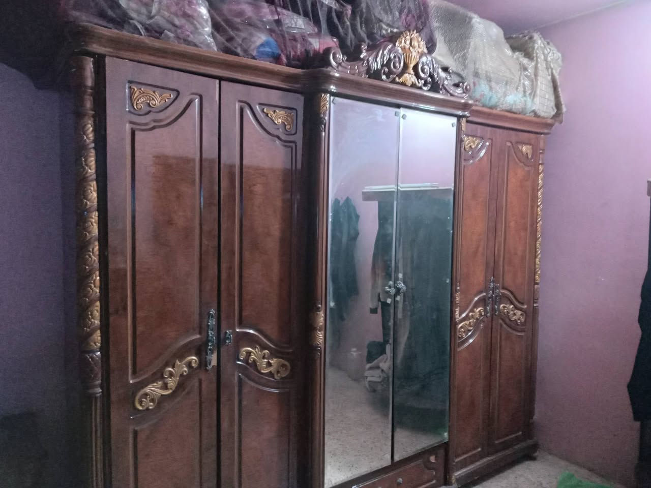 سلام عليكم غرفه اخشاب ماليزي للبيع المكان مدينه الصدر الداخل الرقم ***********
