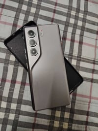كامون ٤٠ برو 5G • ٢٥٦ جيجا رام ١٢ • شخطين خفيفين