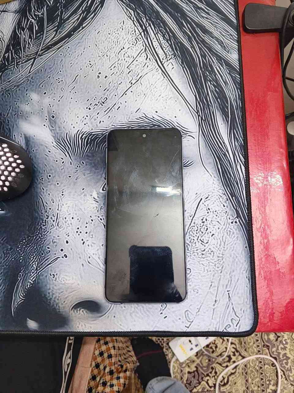 السلام عليكم موبايل infinix hot 11s للبيع ذاكره 128 الجهاز يخبل مابي اي مشكله فقط الشاشه مكسوره مثل مموضح بل صوره شغال كلشي مابي رايده ب ٤٠ مكاني بغداد الشعله  للتواصل خاص او عل رقم ***********
