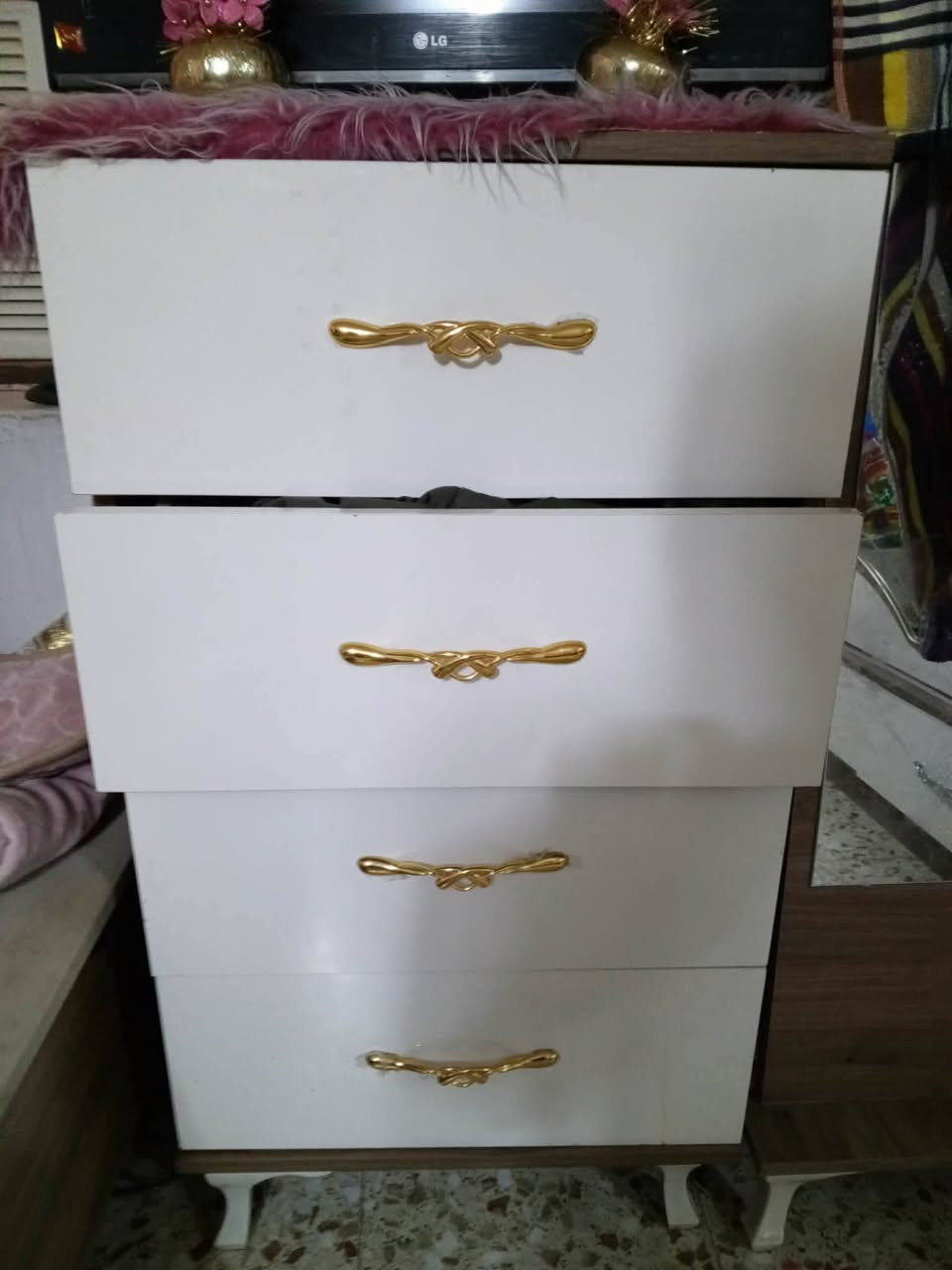 غرفه تركيه ٨ قطع نضيفه سعر ٦٠٠ العنوان بابل  ***********
