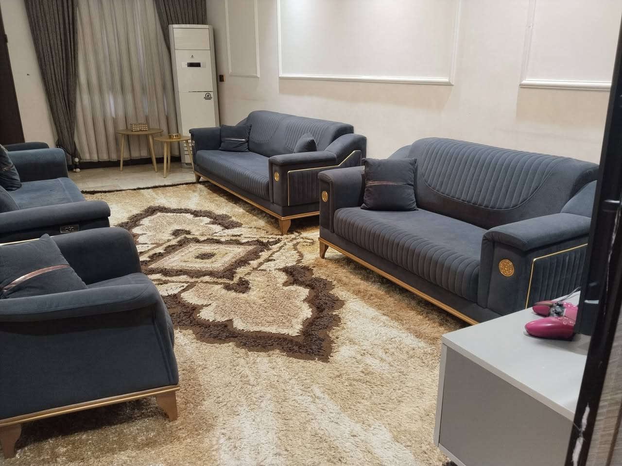 سلام عليكم يتوفر تخم 5قطع  كهربائي يتحول الى جربايه وايظا بي ٤جويات جكاره 
مكان جسر ديالى شارع 60
لاستفسار اكثر ***********
السعر 900وبي مجال
