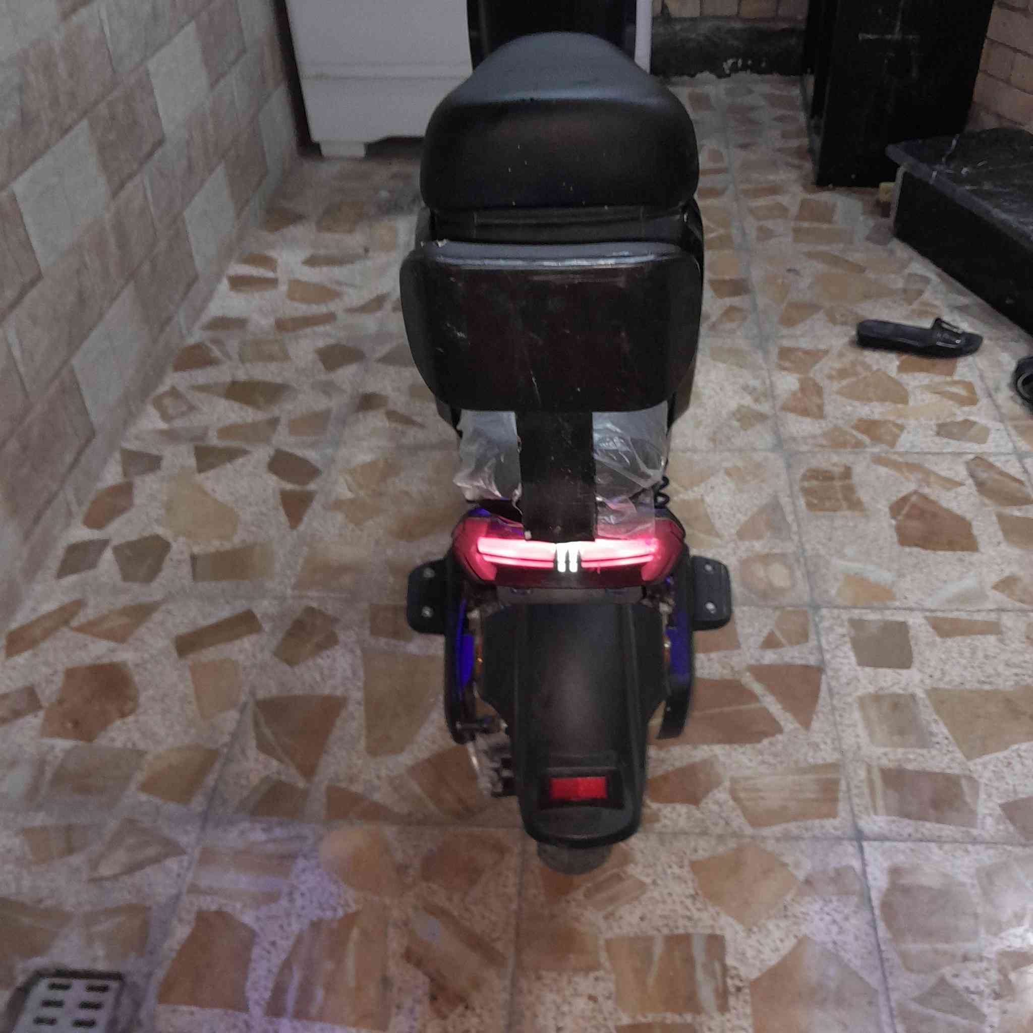 سلام عليكم دراجة شحن مديل 2025ريان بيها عطل  بطاريتين موجوده السلة والمرايا ت دراجة فولمواصفات المكان البصرة الحيانية السعر 375
الرقم *********** ✅️
