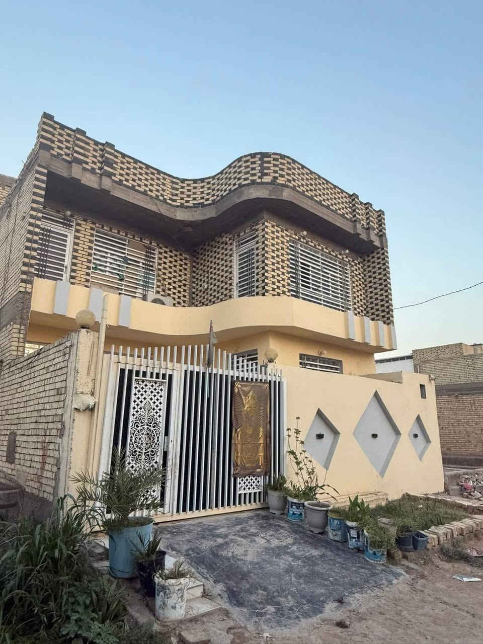 للبيع بيت 200متر بالنداء ب54السعر 170الاستفسار على هذا الرقم ***********
