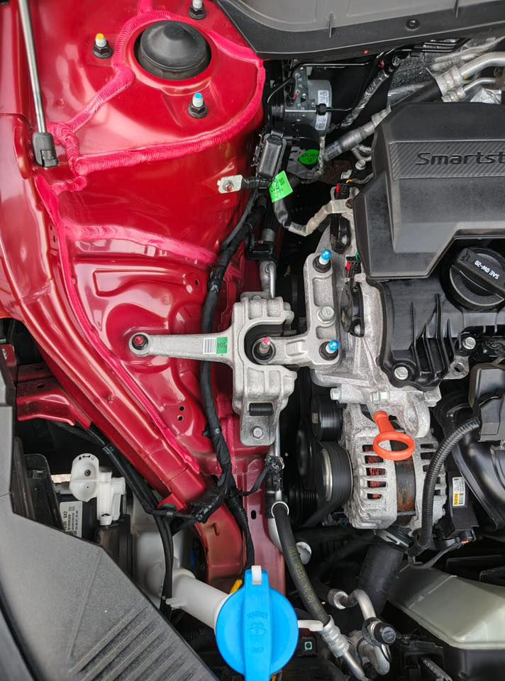 السلام عليكم كونا موديل 2024 فور ويل دفع رباعي ماشيه 16 ميل جديده جاد على وضع الشركه بدون حادث فقط دعاميه وستبدلت ابوحده اصليه محرك 2000دوش تدفئه كشنات فول بصمه فول زنون فول رادار نقطه عمياء هزاز استير 3 وضعيات قياده نضام منحدرات اتو هولد ومود ادريف وباقي المواصفات معروفه مرقم بغداد بسمي مكانها بغداد حي البنوك ***********السعر 183 وبيها مجال
