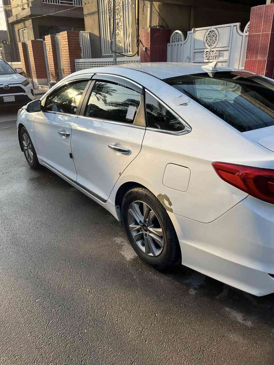 سوناتا موديل 2016 وارد امريكي حادثه كما موضح بل سونار سياره بدون ايرباك ولا دواخل
محرك GDI 2400 
تحويل مباشر رقم نكليزي بغداد  

السعر 120 وبيها مجال 

وكاتب الك كل التفاصيل وناشر الك صور مباشره 

 

 ***********

موصفات السياره 

شاشه

درايف مود 

سبورت ايكو نورمل 

صدرها 80 بل 100 

تخم تاير جديد 

لايت زنون 

تدفئة تبريد اي مشكله ما بي 

باتري جديد شاد الها 

ومعروفه موصفات النص فول صور حادثه من امريكا 

وسونار هنا مسوي الها موجوده بل صوره 

عندك الجاملغ الخلفي صار بيه طخه وتصلح بس ممصبوغ وعندك أماكن محدده بيها تكشير بصيط معروف السوناتا ال 16 الابيض
