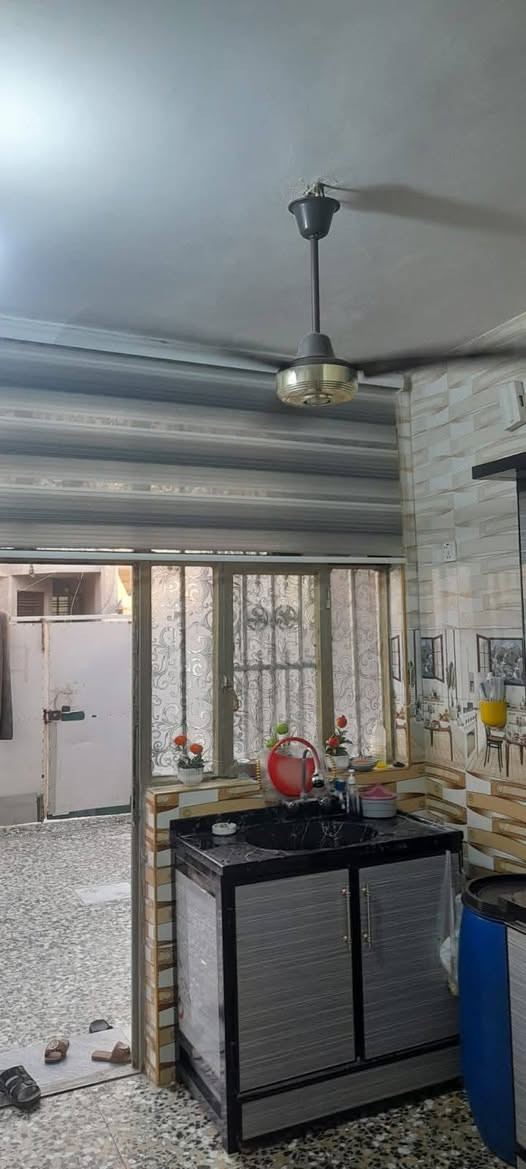 ٦٠ متر واجهة ٦ نزال ١٠ استقبال +مطبخ +غرفة نوم+ملحقات الطابق الرضي مدخلين +الطابق الثاني غرفتين نوم +حمام البيتونة ٦×٥... أتصل ع وتساب ☎️***********🍀طابو ملك صرف بشعب السعر/130مليون وبي مجال
