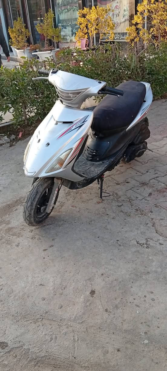 السلام عليكم شباب دراجة للبيع مابيهة اي نقص سلف هندر كلة شغال المكان ديالى المقدادية حي العصري السعر 350وبيهة مجال قليل ***********
