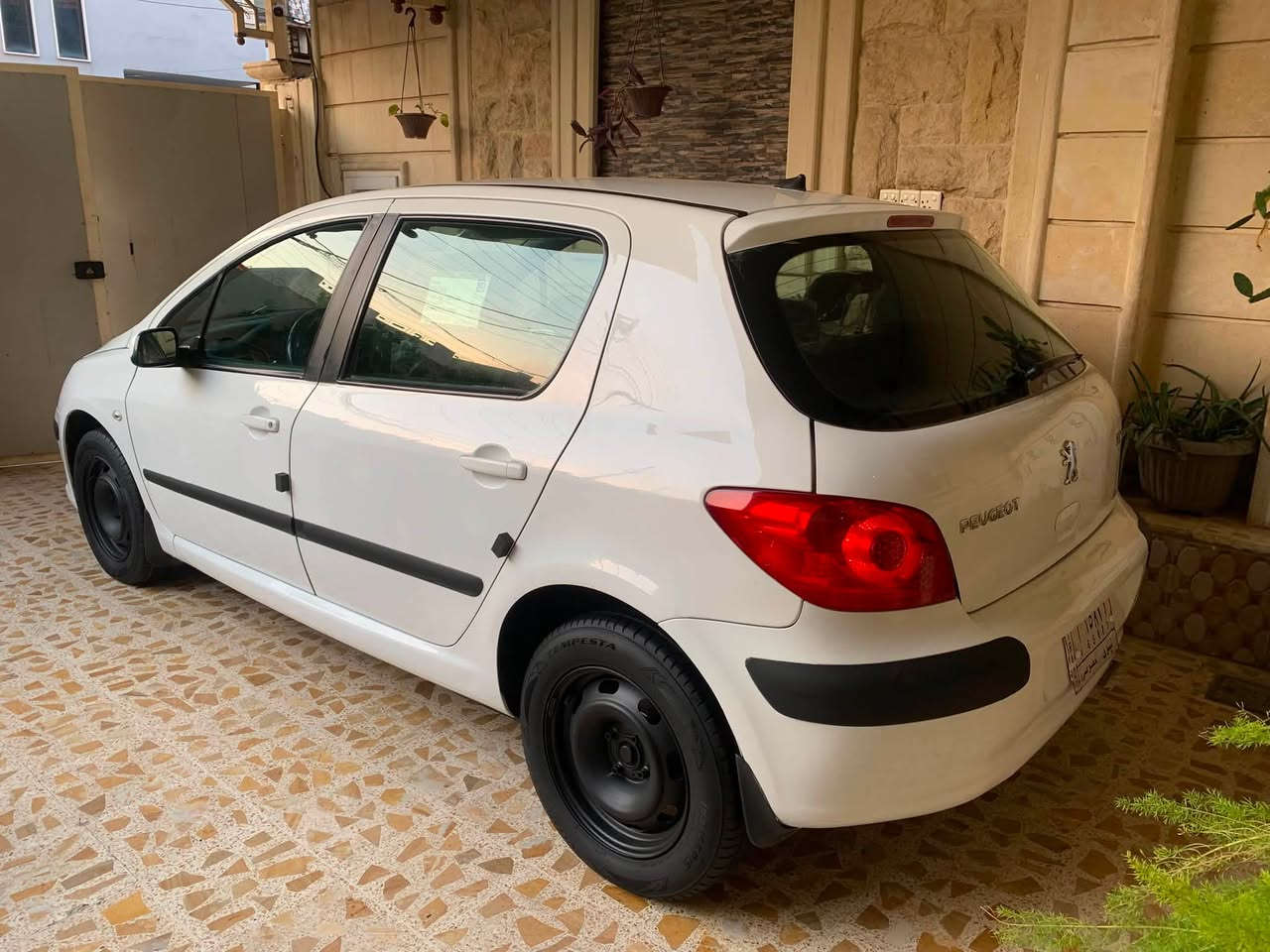 بيجو 307 موديل 2006 موسسة.... كير توماتيك رقم نينوى الماني.. شرعي بالموصل تحويل مباشر.....سنتر لوك.....جامات كهرباء... كوبون بانزين ...مسجل بلادي تحكمات... طخم وتبريد ثلج …كهربائيات وكير ومكينة وتايرات كلو جديد ومكفول…السيارة جاهزة .....مابيها اي نقص ...بيها مكانات صبغ تصليحات بدون حادث ابيعها حزام…. السيارة جاهزة ونظيفة احلى من الصور ..السعر النهائي 52 للاستفسار ***********
