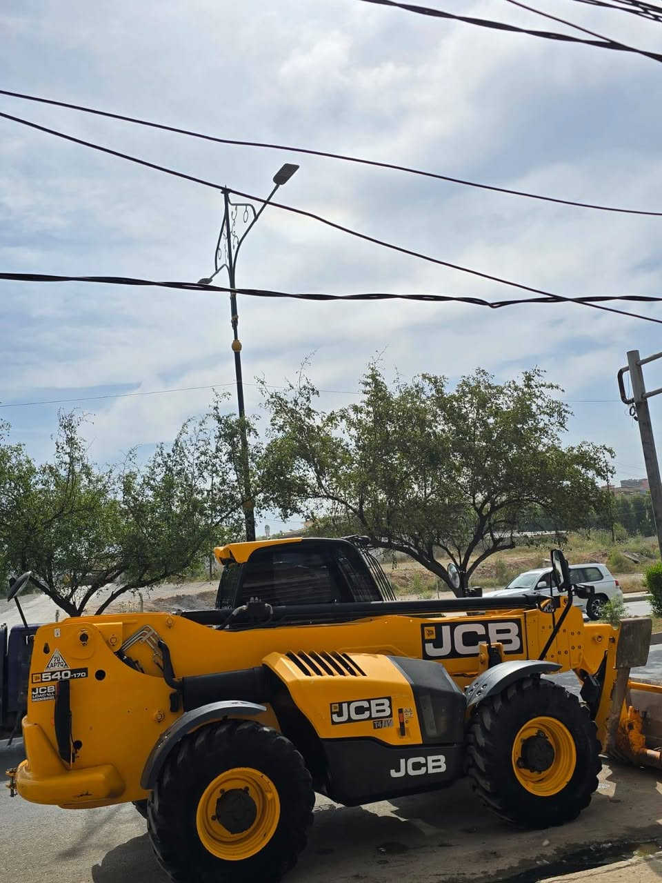 للبيع 🧲 رافعه جي سي بي jcb سلايت
موديل 2016 🪝( 17 متر ) انجكتر  بلادي  ليڤر واحد ☝️ جك سنتر طخم تاير ( حجم 24 ) ( مشتغل  5000 الف ساعه ) مكينه وكير واكسلات  كله مكفول
👇👇صاحب الرافعه 👇👇
*********** كورك

*********** اسیا
