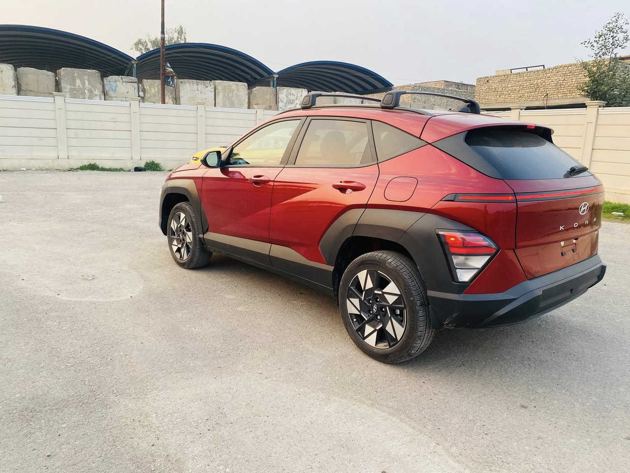 سلام عليكم كونا موديل 2025 موصفات نص فول داخل ابيض
! بصمه 
! رادار جانبي
! تحكم جهتين
! ويل كب
! شاشه كبيره
! كشنات كهرباء
!شاشه كار بلي 
! مانع انزلاق
بيه اهواي موصفات
ماشيه 4 الف mi 
مكينه 2000. دوش 
الحادث موضح بلصور كلش خفيف 
السياره بدون صبغ ابد بدون دواخل

السعر 153. لاستفسار عله الرقم ***********
