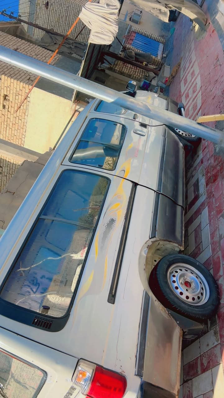 السلام عليكم سياره ماندل راعيه بس اني أبيع  موصليه 2014رقمً بغداد جاهزه من كلشي كير مكينه تخم تاير حداديه الصدر كله جديد ماحتاجه شي العنوان طوريج 
السعر 34 وبيه مجال لشراي 
الرقم ***********
