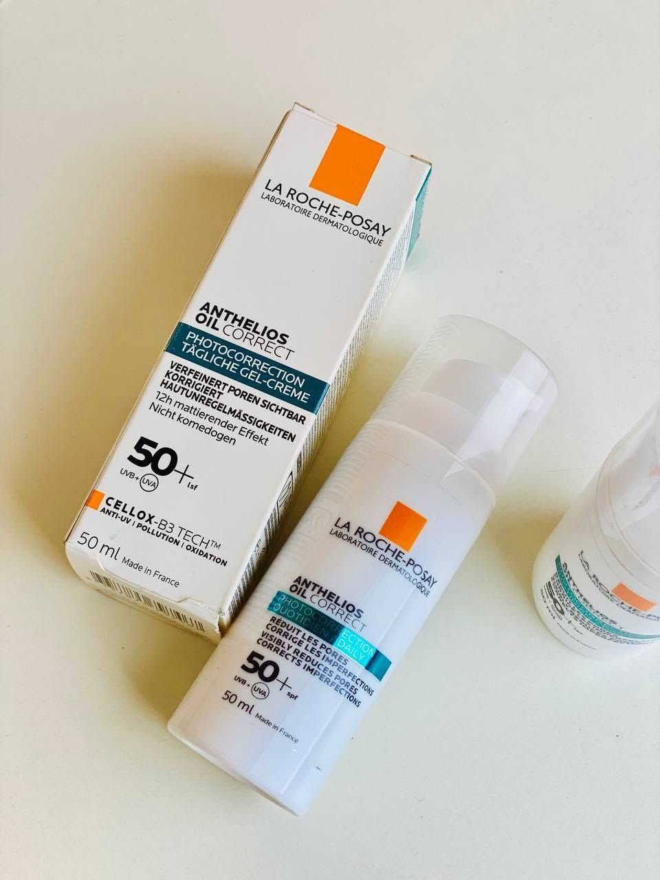 🌞واقي الشمس من لاروش  La Roche-Posay Anthelios Oil Correct Daily Gel-Cream SPF50+. مصمم خصيصًا للبشرة الدهنية والمعرضة للشوائب. يحتوي على معامل حماية من الشمس SPF50+، ويوفر حماية عالية جدًا من أشعة UVA و UVB.  يعمل على تقليل إفرازات البشرة الدهنية والتحكم في اللمعان. يساعد في تقليل ظهور المسام وتصحيح عيوب البشرة. يحتوي على مكونات مثل حمض الساليسيليك والنياسيناميد والزنك، التي تساعد في التحكم في إنتاج الدهون وتحسين مظهر البشرة.

✅يمكن وضع واقي الشمس حول منطقة العين وكذلك على الوجه 
✅مقاوم للماء  لمدة تصل إلى 80 دقيقة بعد السباحة🌊🏊‍♀️ أو التعرق
✅مقاوم للضوء بنسبة 100٪ ،  يعتبر سائل La Roche-Posay الواقي من الشمس مع SPF 50 خيارًا مثاليًا لأولئك الذين يبحثون عن واقي شمسي موثوق لحماية بشرتهم من أشعة الشمس الضارة.
✅سائل خفيف القوام يشعرك بالراحة على الجلد، ويمتص بسرعة ولا يترك أي بقايا بيضاء.
⭕تقنية تصفية حاصلة على براءة اختراع توفر حماية عالية جدًا من الطيف الواسع وتساعد على الحماية من التلف الناتج عن التلوث والأشعة تحت الحمراء. 

#الاصلي المنشأ فرنسي 🇫🇷💯 
 
🚘 يوجد خدمة توصيل لجميع محافظات العراق ٤ الاف 🚘


**إذا كنت صاحب هذا الإعلان وتريد حذفه لأي سبب، رجاءا أرسل رسالة إلى الدعم الفني**