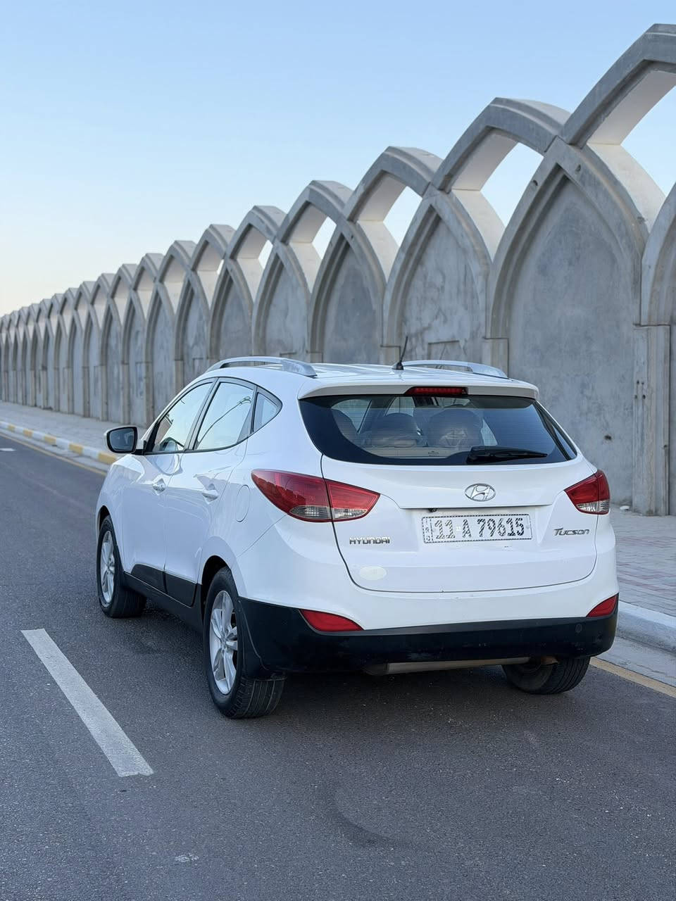 السلام عليكم
توسان 2013 للبيع 
بغداد دولي بأسمي تحويل مباشر 
محرك 2000 دوش 
السيارة نظيفة وحلوة وما تحتاج مصاريف 
السيارة بيهة شفة بنيد صبغ وباب سائق 
السعر 142 وبي مجال 
عنواني كربلاء 
لاستفسار ***********
