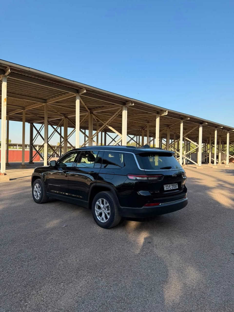 🚙 للبيع | Jeep Grand Cherokee Limited 2022

للبيع جيب جراند شيروكي ليمتد موديل 2022، بحالة ممتازة، لون أسود، عداد 60,000 كم.

المواصفات:
✅ محرك V6 سعة 3.6 لتر بقوة 293 حصان
✅ ناقل حركة أوتوماتيك 8 سرعات
✅ نظام دفع رباعي 4WD
✅ شاشة Uconnect قياس 10.1 إنش
✅ شاشة عدادات رقمية
✅ نظام صوت Alpine الأصلي
✅ مقاعد جلد كهربائية مع تدفئة وتهوية
✅ فتحة سقف بانورامية
✅ تشغيل بصمة ودخول ذكي
✅ كاميرا خلفية مع حساسات أمامية وخلفية
✅ مثبت سرعة راداري
✅ نظام المحافظة على المسار
✅ مراقبة النقطة العمياء
✅ Apple CarPlay و Android Auto
✅ جنوط 20 إنش

ملاحظات:

* السيارة حادث خفيف من الأمام البنيد مبدل وكاله نفس الون والجاملغ الامامي جهة عكس السايق بي شبر صبغ
* الباب الخلفي جهة الراكب يحتوي على BDR بسيط جدًا وغير ملحوظ السياره لغد شاصي دواخل كلها مكفول .
* صور الحادث موجودة ضمن المنشور بكل شفافية.

💰 السعر: 280 ورقة، وقابل للتفاوض بالمعقول مع الشاري الجاد.

📍 الموقع: بغداد – الحرية

📞 للتواصل: ***********
