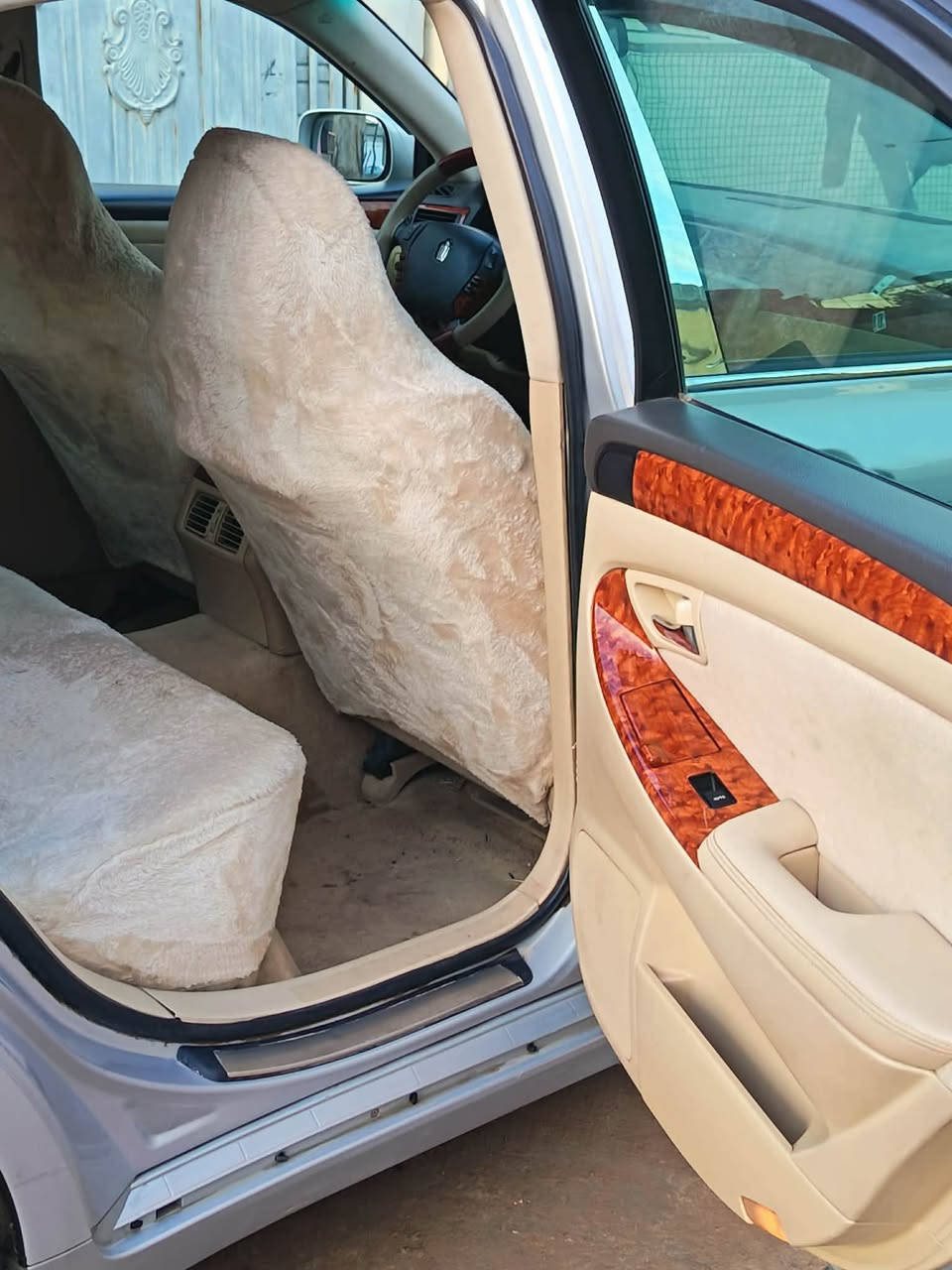 شاهینە مۆدێل 2005موســە سەیارەکە گەورە بەگەورەیە  بەحریەکی زۆر جوانە   سەقفی شوشەیە  دودوگمەیەی ناوزەردە تەبریت ساردو گەرم بەسراوە چرکەی تئانیە  زۆر تنوتۆڵە ماڵی دۆسە نوقسانی نیە سەقفو حیزام بەشەرت گێڕو مەکینەو کەفەر گۆڕاو تەقەو ڕەقە بەشەرت سەیارەکە زۆر جوانە ماشەڵا سعری 55گەڵا شوێن سەیسادق 
*********** حلبجة, السليمانية
