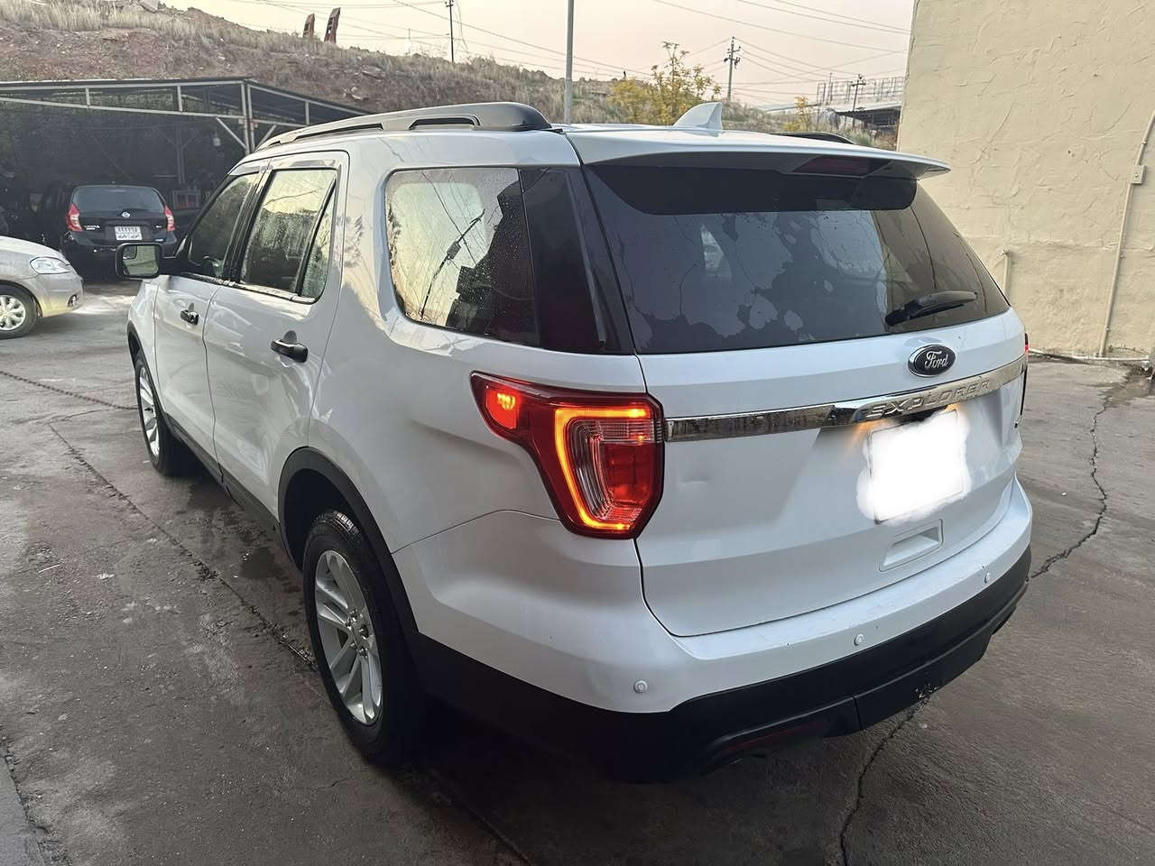 فورد اكسبلور ٢٠١٦ كلين تايتل حتى الدعاميات كلين
فول مواصفات بس بدون فتحة سقف
دفع رباعي 
شاشة كبيرة 
حساسات 

السيارة بدون صبغ بدون اي ملاحظات گير ومحرك كل مضبوط 100 ‎%‎ لا مفتوح ولا ملعوب بي

محرك ٦ سلندر 

رقم دهوك 

مكان السيارة دهوك 

السعر ١٩٥ وبيها مجال معقول مو عشر اوراق 

للتواصل 

***********
