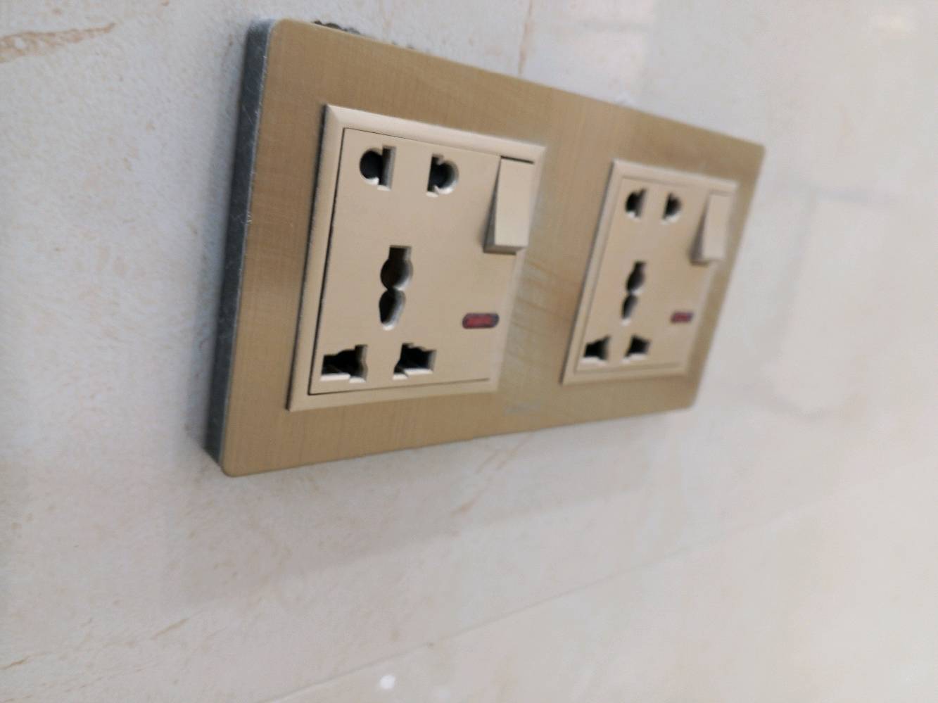 المهندس  للتأسيسات الكهربائية والصحية داخل بغداد وباحدث الطرق للاستفسار 
المراسله او الاتصال ع الواتساب 
0774 829 1594