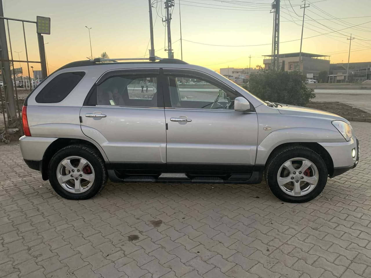 السلام عليكم للبيع كيا سبورتج موديل 2010 محرك ٢٠٠٠ جاهزه كير مكينه حداديه تبريد كفاله سياره جاهزه ماعوزه لو ربع كشن كهرباء مري شفط كامره شاشه سياره مكفوله من الحادث فقط البنيد والجاملغ راشيهن كلير بسبب للجراد بدون حادث مكفوله من الحادث والتبديل السعر ١١٨ وبيه مجال كلش بسيط حك الظيافه مكاني بابل المحاويل هاذه رقمي ***********
