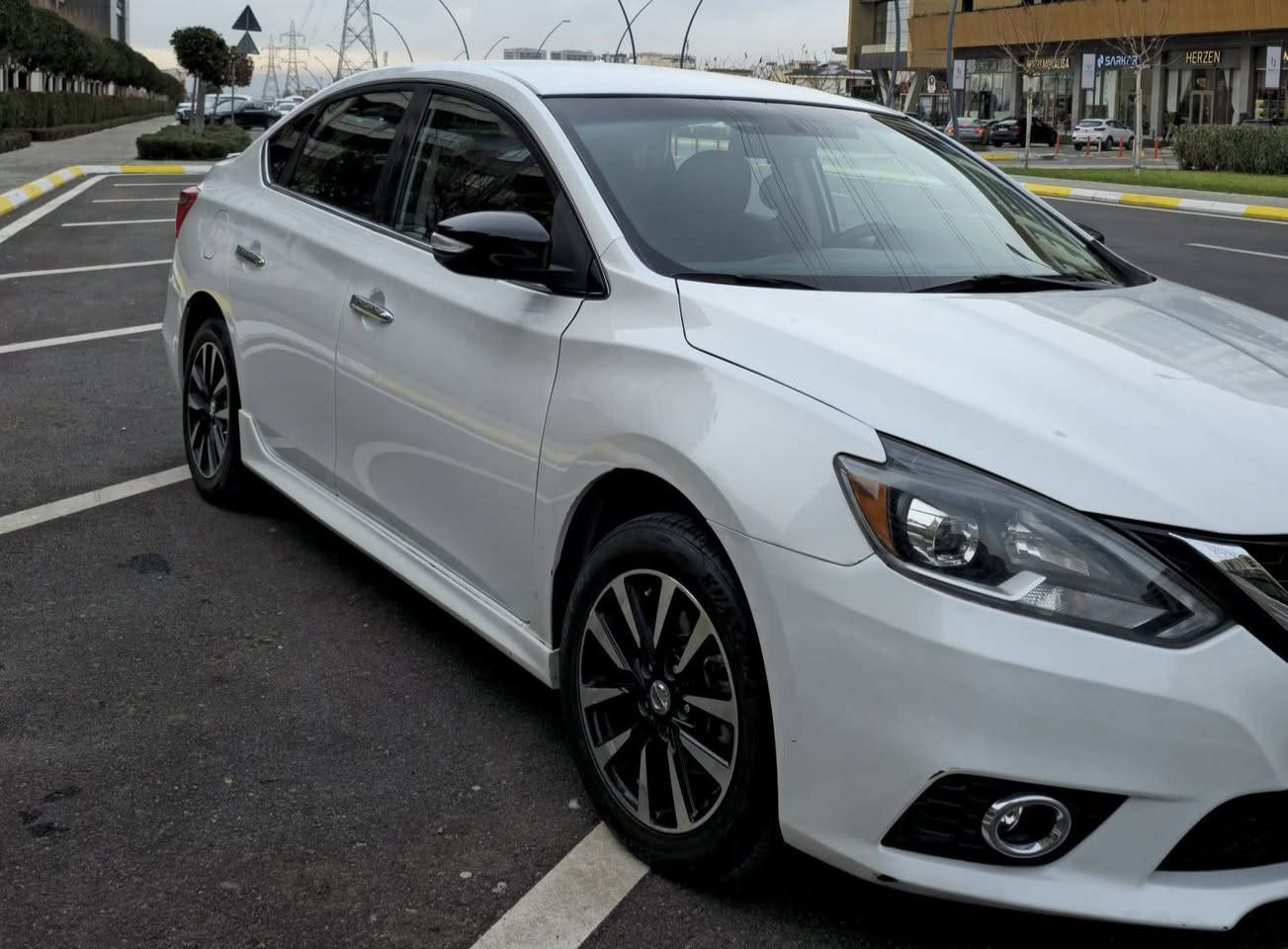 نیسان سێنترا 2017 مواسەفات SR باڵ و ئاوێنەکانی بیلادی ڕەشە 
102 هەزار میل ڕۆشتووە
لایتەکانی عەدەسەی بیلادیە 
کوشن هیتەر 
مۆدی ECO و SPORT 
بەسمە 
ABS
شاشە و کامێرا 
سوکان ڤۆلیۆم
تایەکانی تازەیە 
گێڕ و مەکینەی بەشەرت
سەنەوی و ڕەقەمی تازەیە تا 2029 
سەیارەکە زۆر جوان و پاک ماوەتەوە

سعر لە کۆمێنت داوابکە ڕاستەخۆ بۆت دیت 📩 

هەردوو چەمەلەخی پێشەوە و بۆنیتی بۆیاخە 
ئێرباگی سوکان و شانی تەقیوە بۆی دانراوەتەوە  
ڕەقەم شانسی:
3N1AB7AP3HY295019

ژمارەی خاوەنی 
***********
