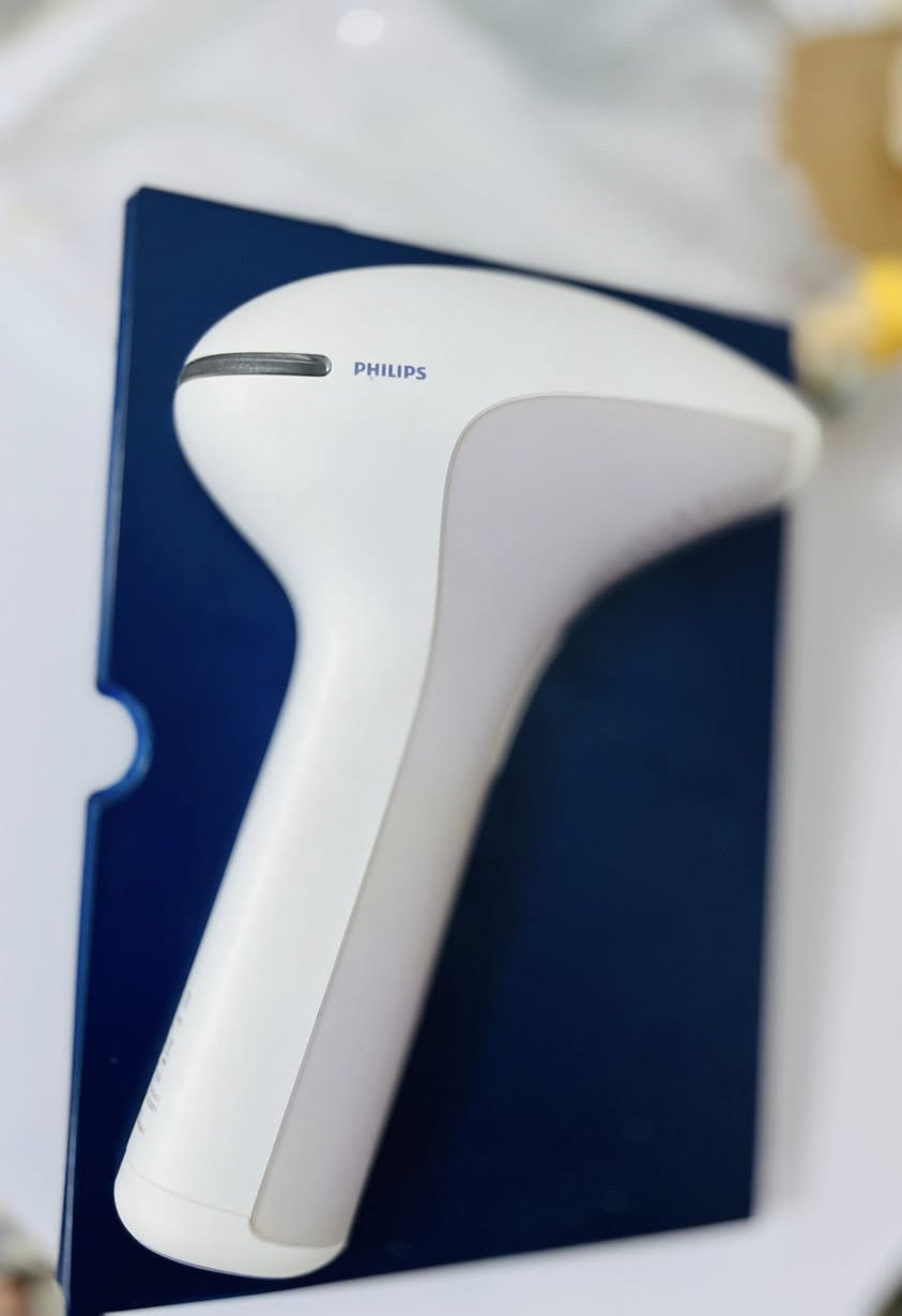 الجهاز هو فيليبس لوميا (Philips Lumea)، وهو جهاز منزلي لإزالة الشعر بتقنية IPL (الضوء النبضي المكثف) بي 9000ضربه قيم واخذ 🤍


**إذا كنت صاحب هذا الإعلان وتريد حذفه لأي سبب، رجاءا أرسل رسالة إلى الدعم الفني**