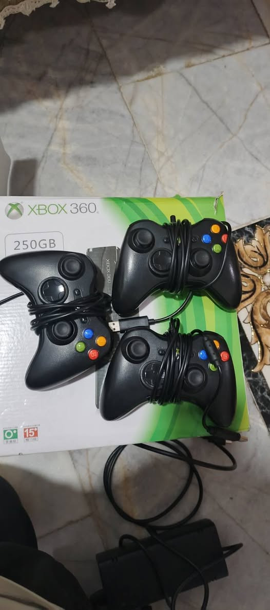 السلام عليكم

اكس بوكس 360 جديد بكارتونته مع 3 يدات و ما داخل تصليح و استخدام قليل السعر 170 وبي مجال للشراي 
للتواصل *********** واتساب

