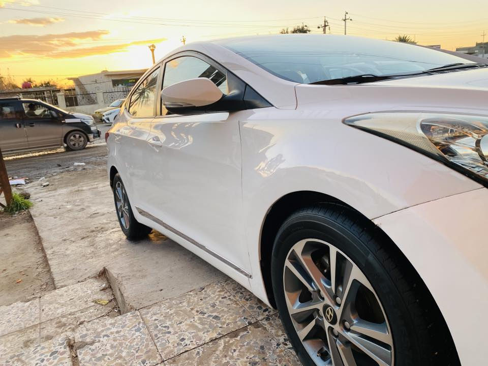 السلام عليكم
انترا مودل 2012جديده

 حداديه نضيفه 
تخم تاير. 
فول مواصفات 
السياره. 
السعر.        103 وبيه مجال 
السونار مرفق مع المنشور بخدمه الجميع مكان السياره واسط الكوت او ( النعمانيه)***********
