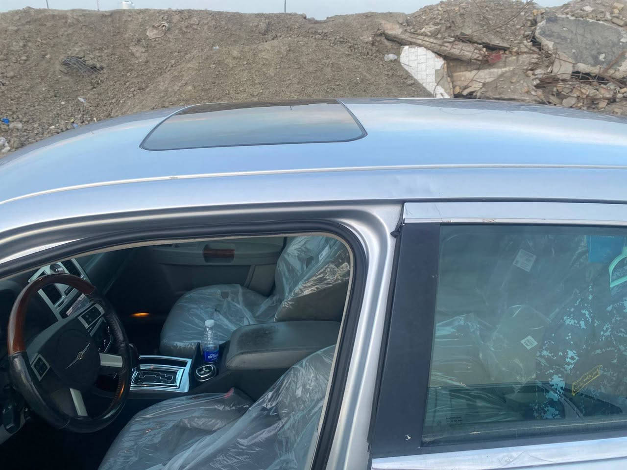 الكلايسر. 2009 فول مواصفات
فتحه 
كشنات جلد كهرباي  هيترات بل كشن 

خزن ميموري 2 

تحكم سترين 

مثبت سرعه 

عداد 260 بلاد 

محرك 3500 كفاله 

تخم تاير جديد ويل كب 

شاشا قلاب 

ماشيه 120 حقيقي  

سياره طك كارتون شرط ترايك زيرو 

السعر 53 بيها مجال قليل 
***********
