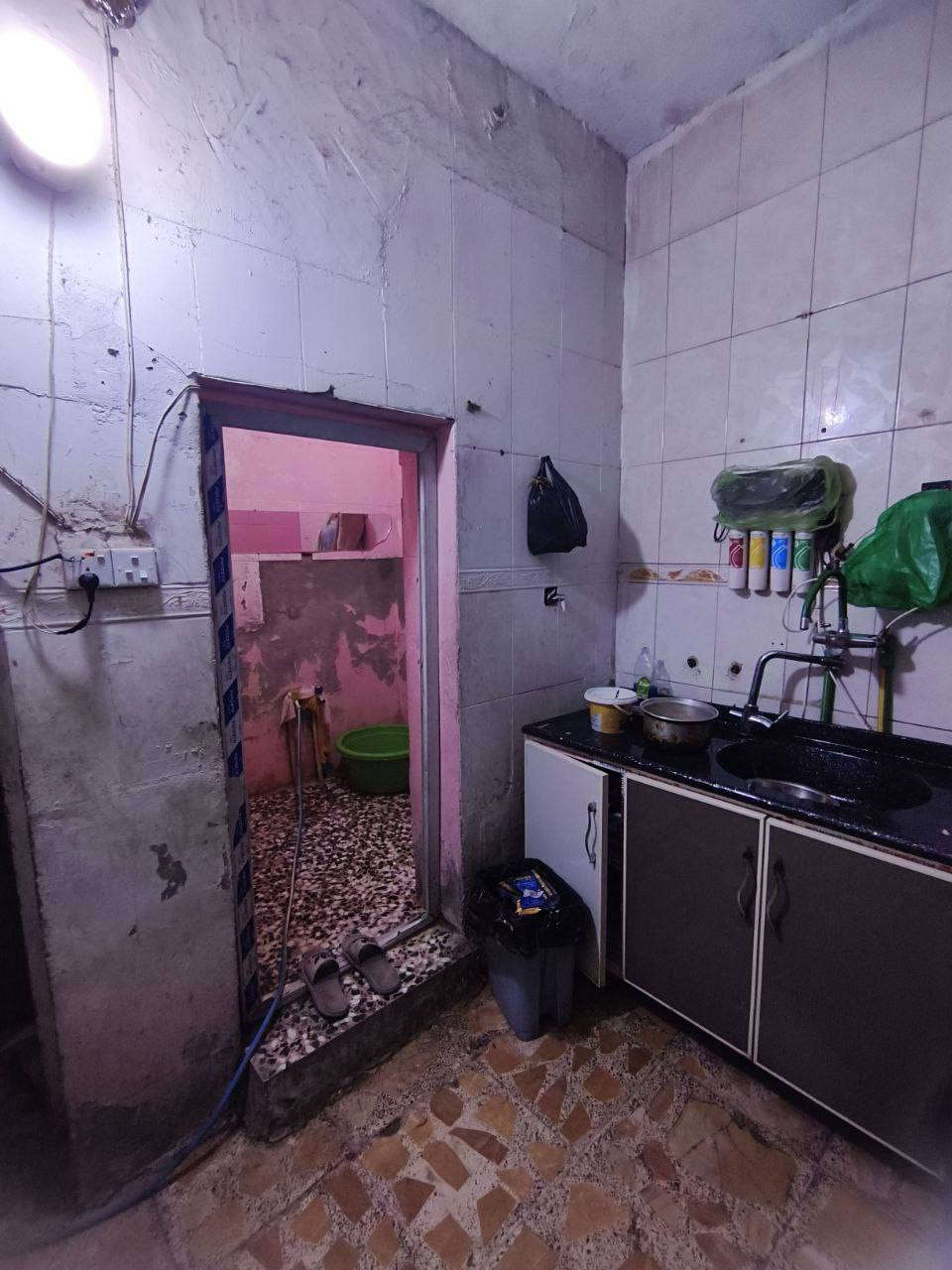 السلام عليكم نصف قطعه شرك للبيع قطاع 42 قريبة على شارع 60 وقريبه على الساحة السعر 105 مليون وقابله للتفاوض *********** هذا رقم صاحب القطعه مكلف بالنشر وغير متواجد بالفيس
