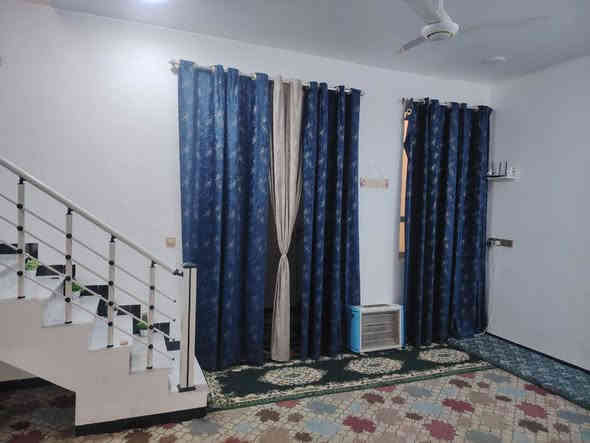 سلام عليكم ورحمه الله وبركاته دار للبيع في حي النداء المساحه 200 متر على ساحه عدد الغرف ثلاثه بناء 2024 مال بلديه حر ساحبين عليه قرض صندوق الاسكان السعر الكلي مع القرض 190 سعر النقدي 140 الاستفسار الاكثر اتصل على الرقم رقم ***********
