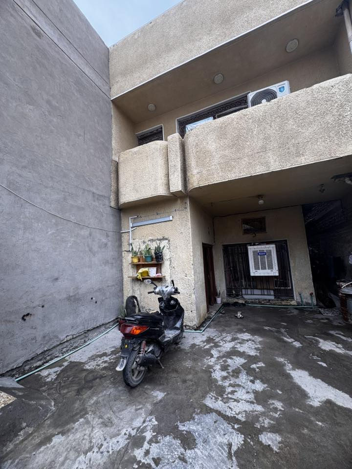 سلام عليكم بيت للبيع العبيدي شارع يوسف مقابل المستوصف طابو صرف مساحة 120 طابقين نظيف السعر 125 وبي مجال ***********
