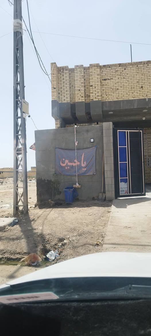 السلام عليكم دار للبيع طابو مساحه 270 ركن يحتوي البيت ثلاث غرف صحيات داخليات المطبخ حار بارد استقبال زائد كراج للاس مكان شويلي قرب مدارس صينيه على شارع 20 الاستفسار اتصال على هذا الرقم ***********
