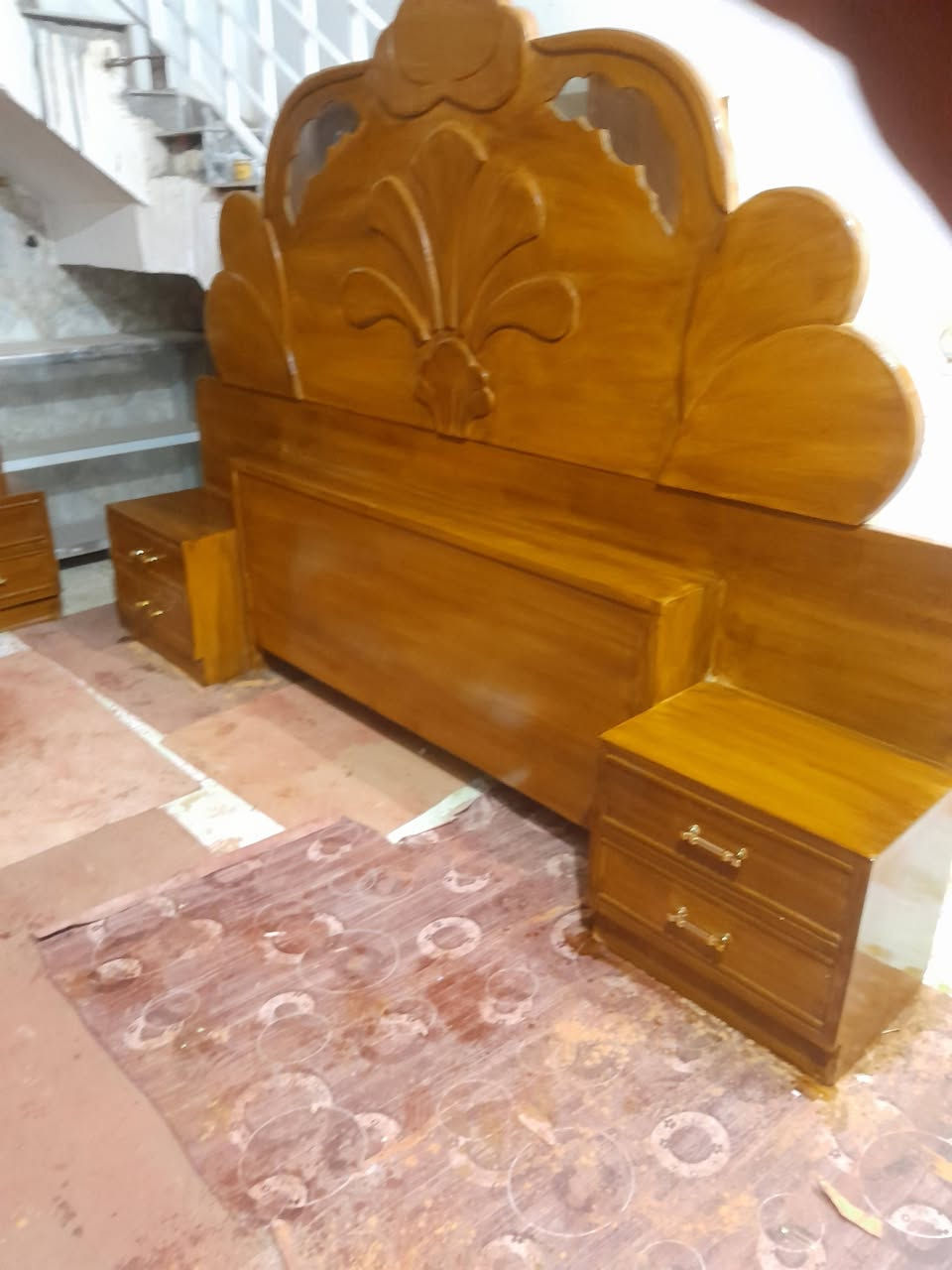 غرفه ام خمسه نجاره اخت الجديده البيع السعر اربعميه وخمسين ألف وبيه مجال الحله ابو غرق تصال ***********مصطفى النجار
