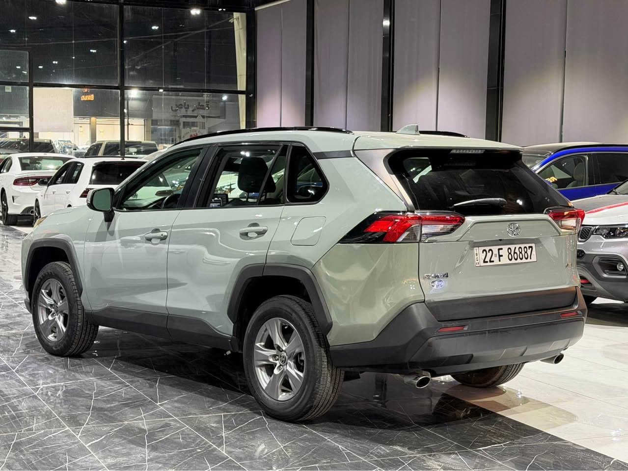 السلام عليكم
 نوع سيارة : تویوتا راف٤
موديل : ٢٠٢٢
لون : سمنتي مرغوب ✅
مواصفات : XLE ((فتحة-كشن كهرباي-شاشة -كاميرا-بلاجكتور-صندوق شفط-تبريد مركزي-خط مسار-تحكمات ستيرن-مرايات رادار))
سيارة وارد امريكي : بدون صبغ ✅
بدون ارباك✅
مكانين تعديل بارد ظربة من خلف
مكان : اربيل شارع ١٠٠ م 
معرض ريبوار سالار
***********
سعر : ٢٤٥ ورقة 
2T3W1RFV8NW190633 أربيل, العراق
