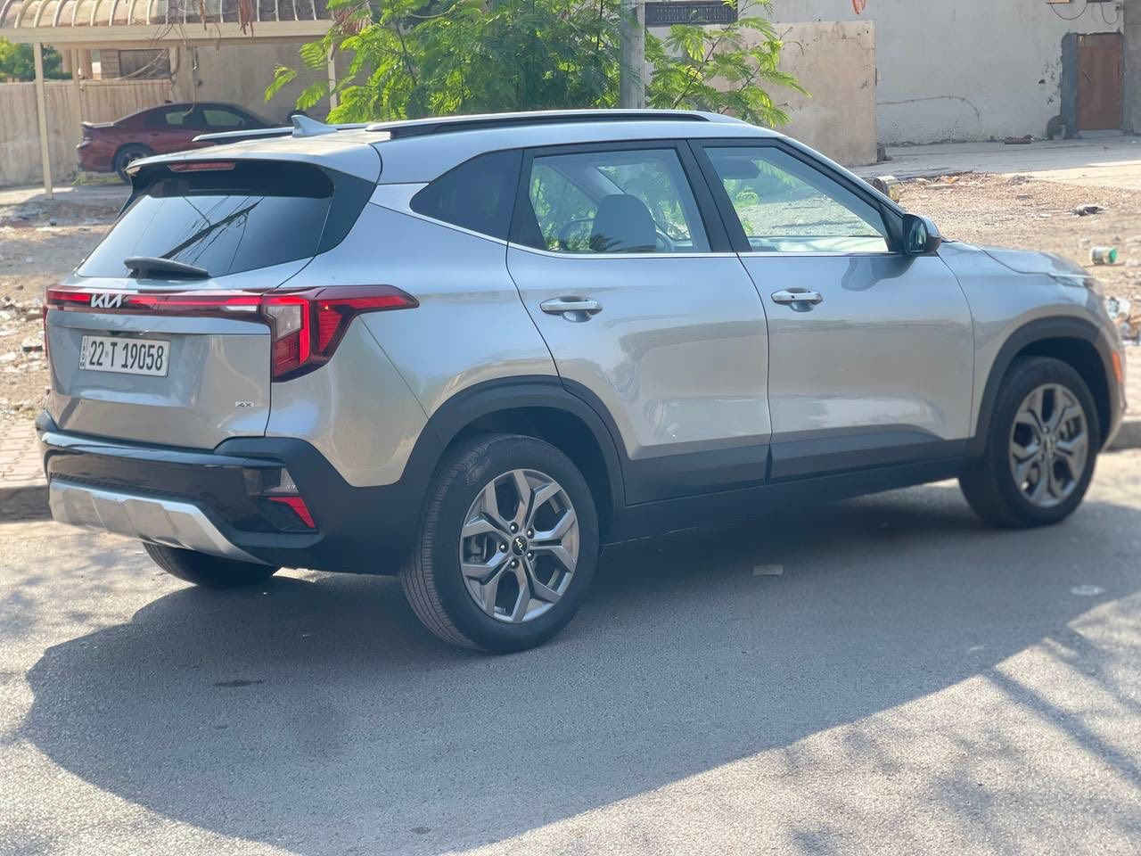 #السلام_عليكم
#للبيع 🚘

- كيا سيلتوز KIA SELTOS 2024 (AWD)
- رقم اربيل  دخول و هزه وفحص جديد
- مكينه 2000 DOSH 
- ماشيه 7000 mil 
- السعر 163 وبي مجال بسيط  
المواصفات :-  
* شاشه الكترونيه متصله 
* بصمه 
* دفع رباعي 
* مانع انحدار 
* قطعتين تبريد 
* لايت زينون + لد نهاري 
* هيتر كشنات 
* رادار امامي
* رادار جانبي 
* رادار خلفي  
* اشاره مريي
* تحديد مسار + قياده ذاتيه 
* شاشه + كامرا دواره
* شاشه اعطال 
* ٣ انظمة قياده

- حادث السياره بنيد صبغ بدون دواخل   
- مكان السياره  بغداد 
- للاستفسار  
- ***********
