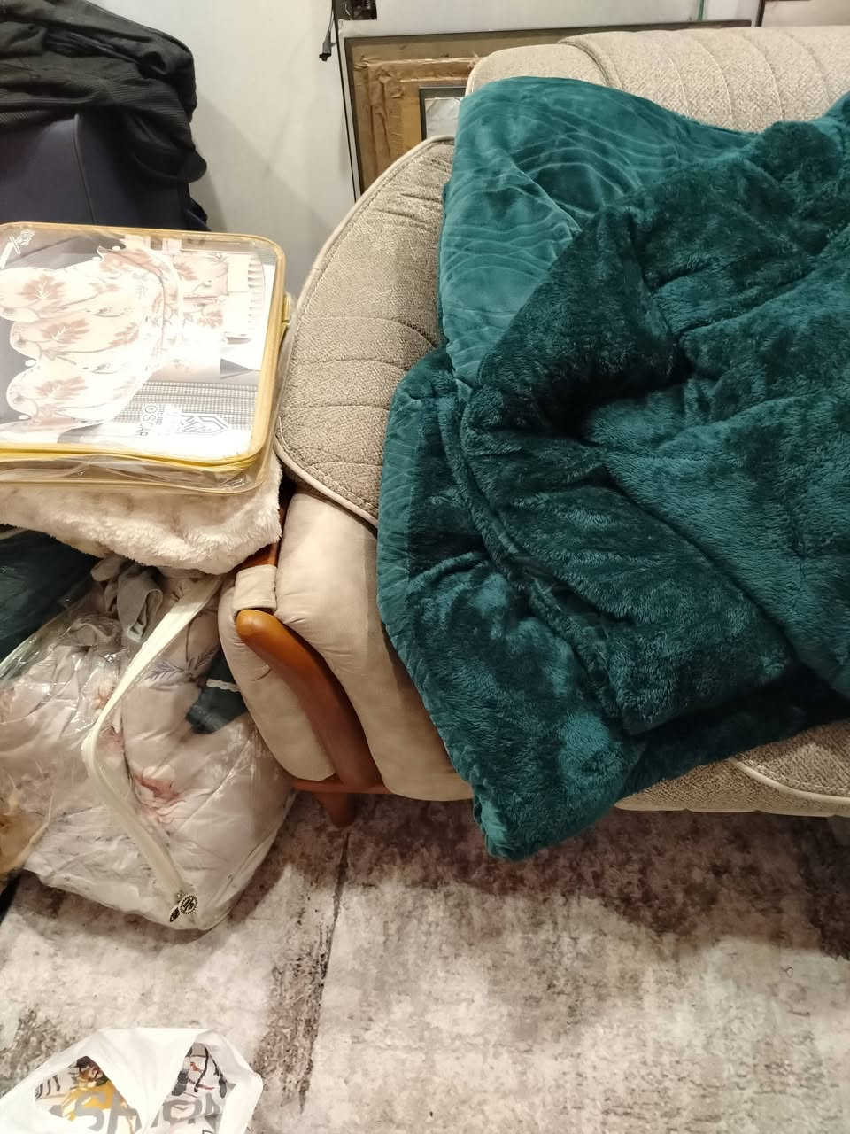 السلام عليكم للبيع تخم تركي خامه كتان ابو السرير اخته من السيديه 10 مقاعد اومكان صغير مايكفي  اخته بمليون و ٤٥٠ ابيعه مليون و ٣٠٠ نهايته مكان القاهره


**إذا كنت صاحب هذا الإعلان وتريد حذفه لأي سبب، رجاءا أرسل رسالة إلى الدعم الفني**