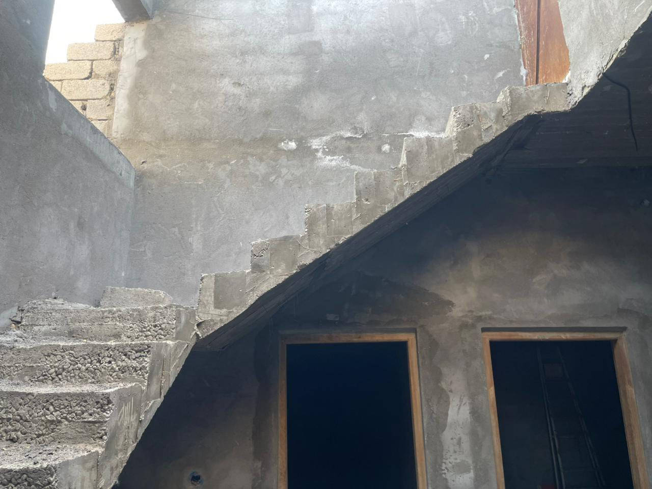 هيكل زراعي للبيع مساحه١٥٠م واجهه٩ونزال ١٦.٧٥في منطقه الصخيين يبعد عن شارع ١٥٠م
بناء بلوك شمالي وسقف كونكريت واساس صب 
يتكون من غرفتين وصاله ومطبخ وصحيات داخليه وخارجيه واستقبال بناء جديد وشغل مرتب 
السعر٤٤مع مجال 
 او اتصال بالأرقام التأليه 
***********
***********
للمزيد من المعلومات يمكنكم التواصل معنا 
على صفحة الفيس بوك ( الامل للعقار) 
للمزيد من العروض على الفيس بك 
https://www.facebook.com/profile.php?id=100087963616783&mibextid=2JQ9oc

للمزيد من العروض على حسابنا التيليجرام (الامل للعقار)
https://t.me/ameralkabe

للمزيد من العروض على حسابنا الواتساب (الامل للعقار)
https://chat.whatsapp.com/GRFrcEXw0J88CVE83bhb8v
