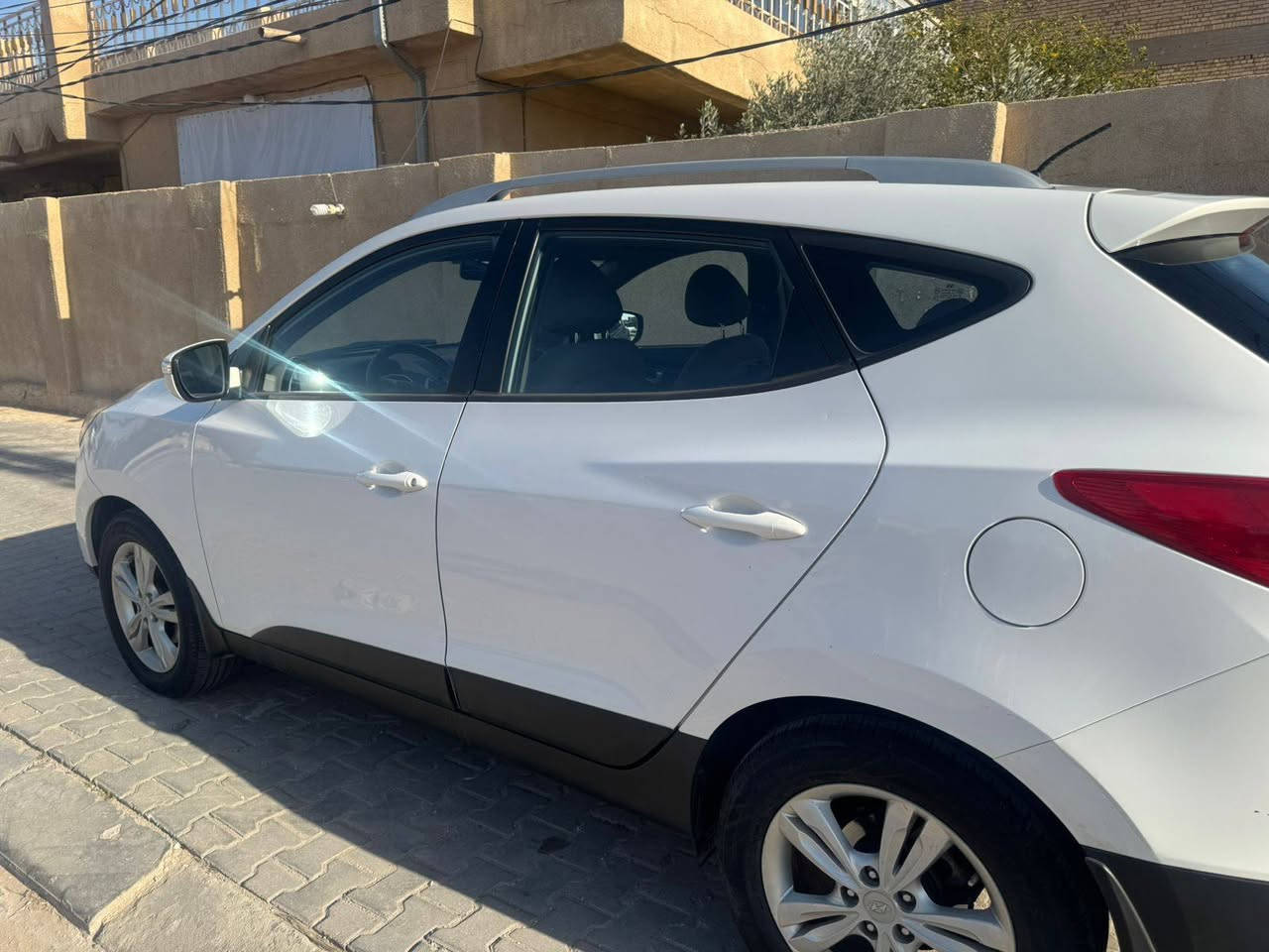 السلام عليكم ورحمة الله 
توكسان ١٣ خليجي محرك دوش ٢٠٠٠ مكفولة بلا حادث ولا صبغ 
للبيع فقط السعر ١٤٣
مكان السيارة النجف 
للتواصل الاتصال وتساب 
غير موجود على الماسنجر
***********
