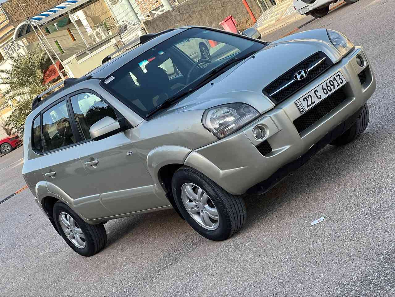 سلام عليكم ،،
   هيونداي توكسان 2006فول مواصفات    
6 سلندر   
فور ويل 
ويل كب 
شاشه
فتحه 
تخم تاير 
تبريد ثلج 
ريمونت دبل سويج
سياره حيل نظيفه على وضع الشركه فحص وهزه وسنويه ورقم كله جديد
كير ومحرك وتحويل وكاله  بشرط 
السياره مكفوله من الصبغ
ماشيه122
السياره  نجف 
السعر  109 وبيه مجال  
الاتصال او واتساب  *********** النجف, العراق
