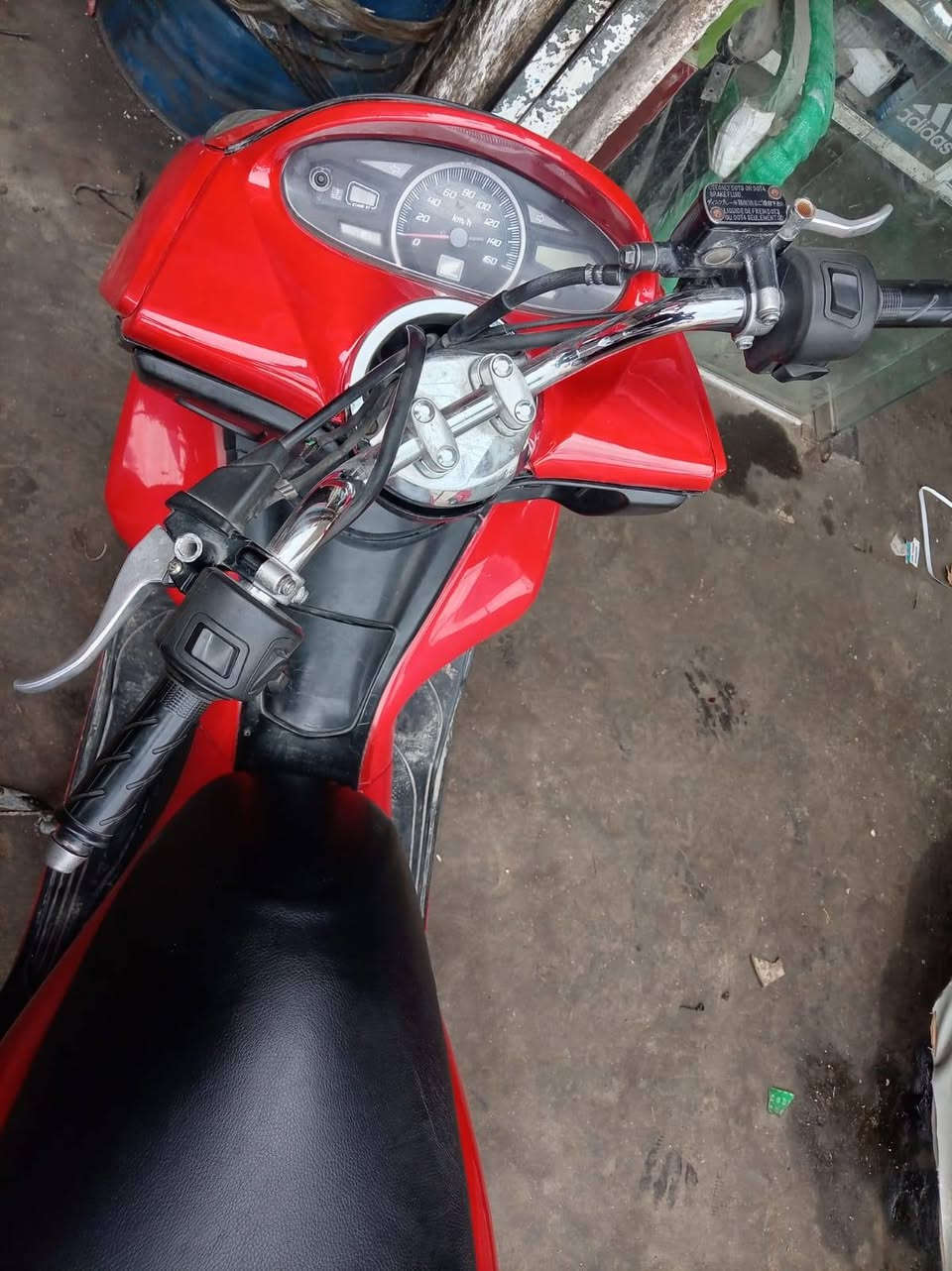 سلام عليكم بيسي اكس للبيع سعر ٩٥٠ مكان حي نصر رقم ***********
