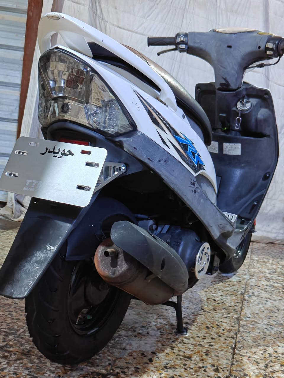 سلام عليكم  دراجه ماكس عدله  قبل شهرين طلعت من حاويه  كفاله. سعر. 1100 بيه مجال قليل  عنوان قرنه بني منصور  *********** مامتواجد عله فيس
