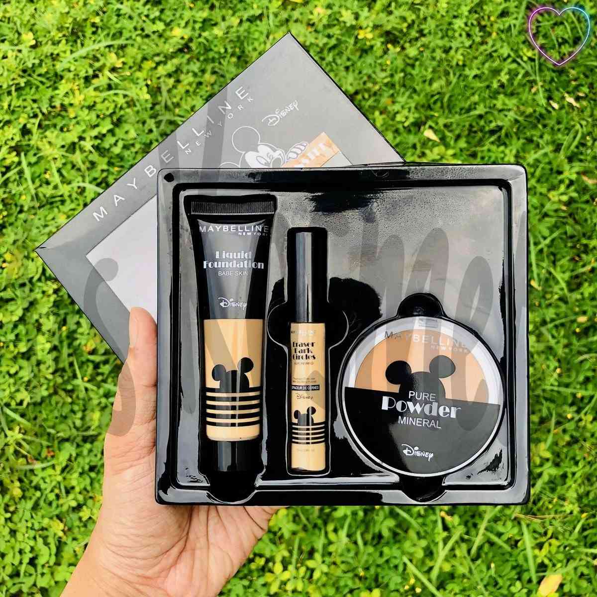 ✨💄 بكج ميبلين ميكي ماوس للمكياج المتكامل 💄✨  

إذا تريدين مكياج مرتب وناعم بلمسة كيوت ومميزة 😍  
هذا البكج الكامل من Maybelline راح يخلي إطلالتك أحلى بكل وقت 💖  

محتويات البكج:  
🤎 فاونديشن سائل بتغطية ناعمة يوحد لون البشرة  
🤎 كونسيلر لإخفاء الهالات والعيوب  
🤎 بودرة مضغوطة تثبت المكياج وتعطي لمسة مخملية  
🤎 تصميم ميكي ماوس الكيوت 🐭✨


**إذا كنت صاحب هذا الإعلان وتريد حذفه لأي سبب، رجاءا أرسل رسالة إلى الدعم الفني**