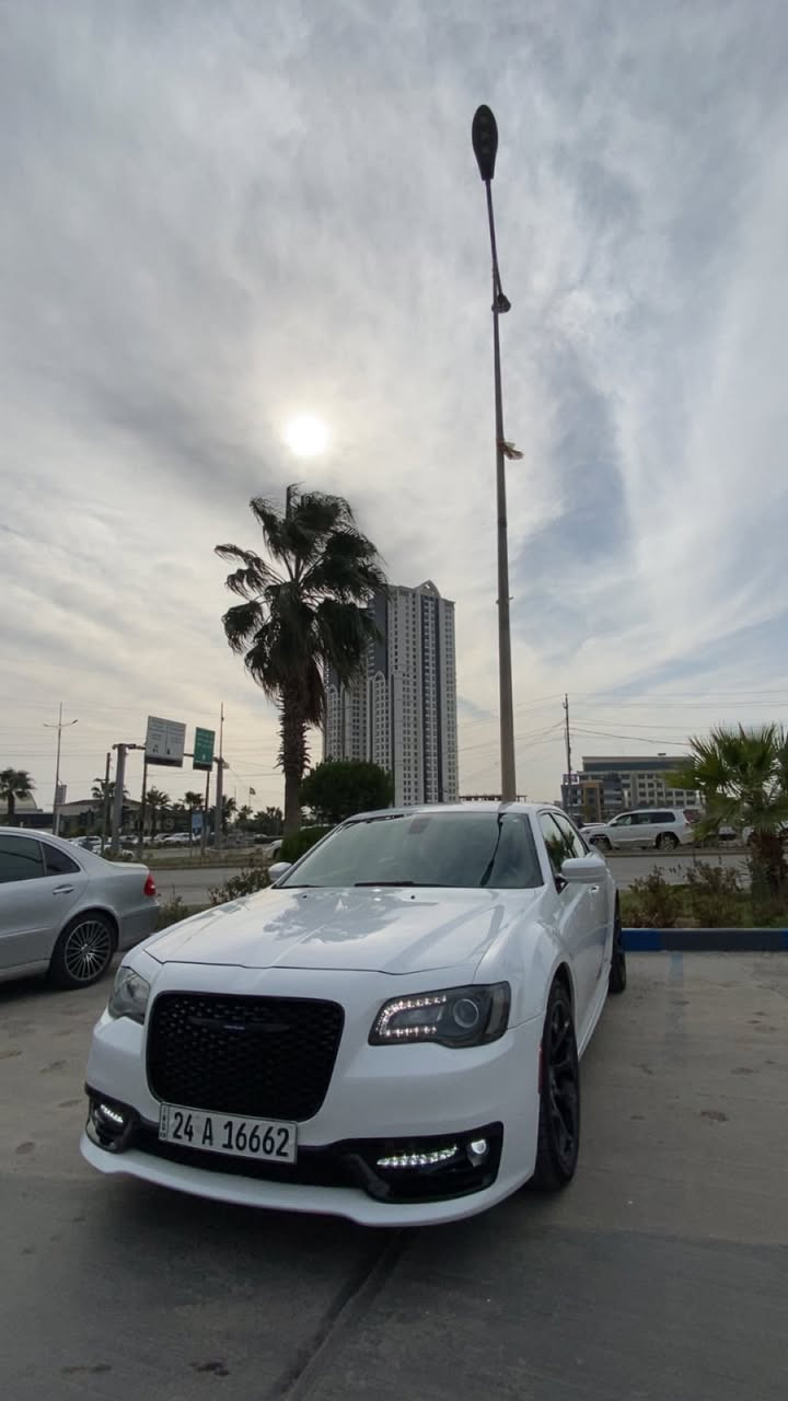 كرايسلر اوباما كندي 🇨🇦📦
موديل:2016
مواصفات S
بانوراما 
سماعة صندوق 
وبعد هواي مواصفات مال S معروفة 

الممشى: 117 ميل 

الحادث : سيارة كلين تايتل فقط بارد بين الباب والجاملخ بدون صبغ 

السعر : 243 وبيها مجال بسيط 

***********
