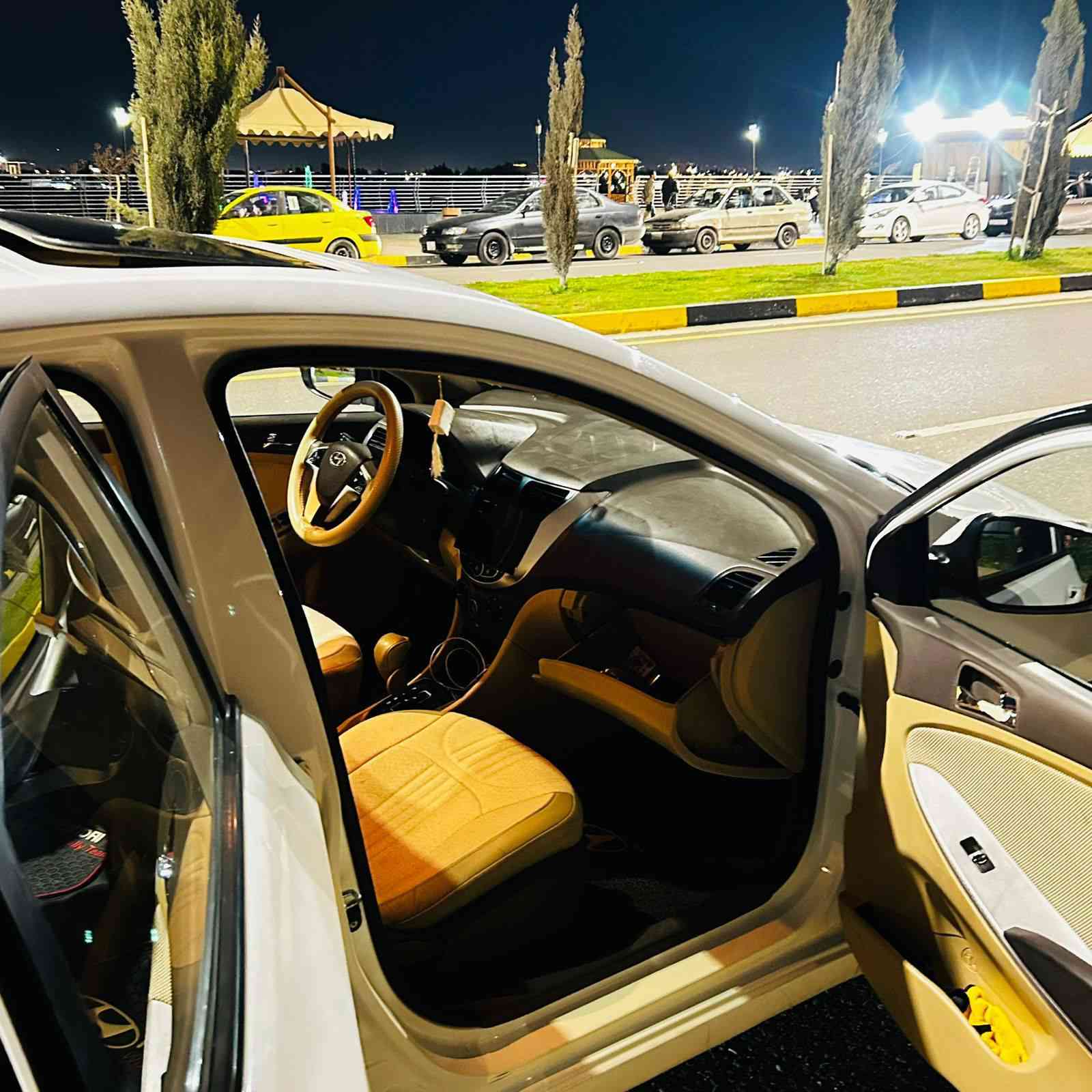 السلام عليكم اكسنت 2012 خليجي فول موصفات 1على 1 كير ومحرك شرط كابون بانزين بيها سعر  98 تفاصيل اكثر إتصال ***********
