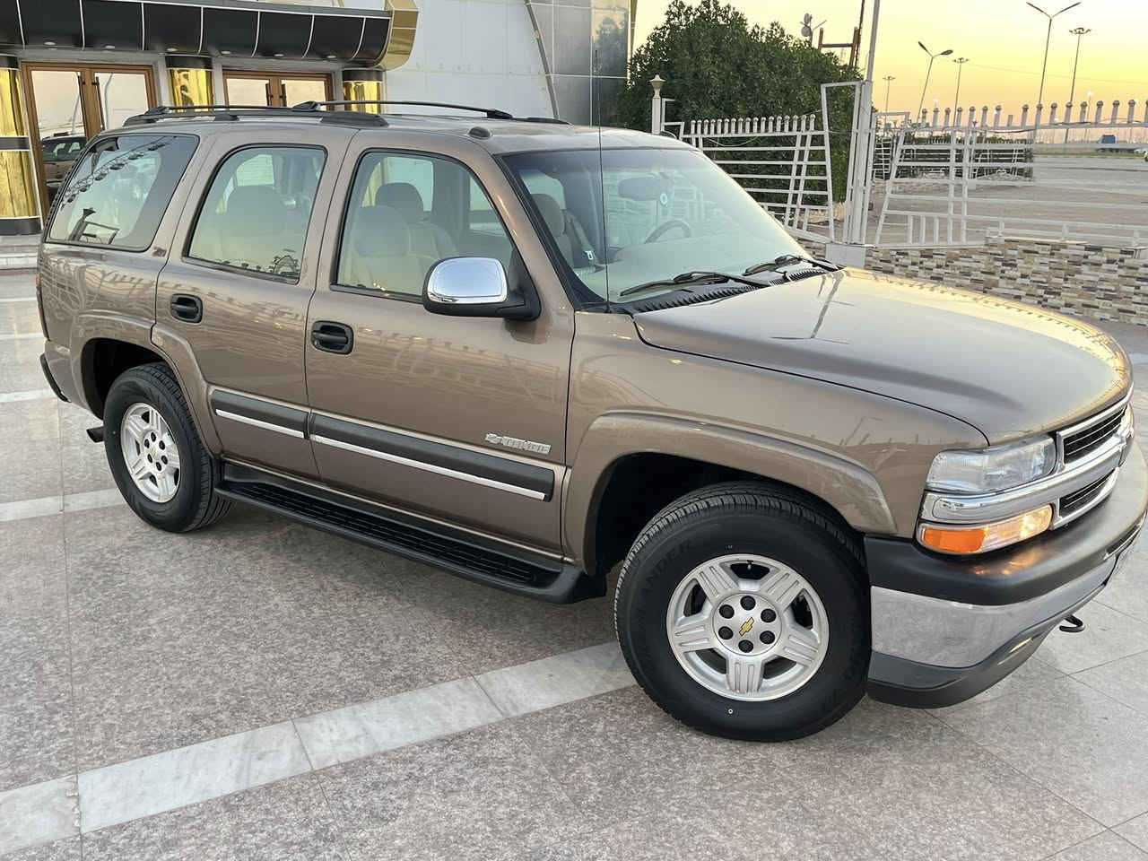 سلام عليكم تاهو بتره مديل 2004 اصل كفاله من النقل جثه وضربه ولكص ولعيب الشرعي  بيه صبق حزام فقط رقم كركوك نكليزي مشروع وطني سنويه مجدد 30 تحويل ثاني يوم مكينه 5300 كير 700 جدد تخم تاير تبريد ثلج حداديه جديده السياره جاهزه من كلشي السعر 140 رقم الهاتف *********** العنوان البصره
