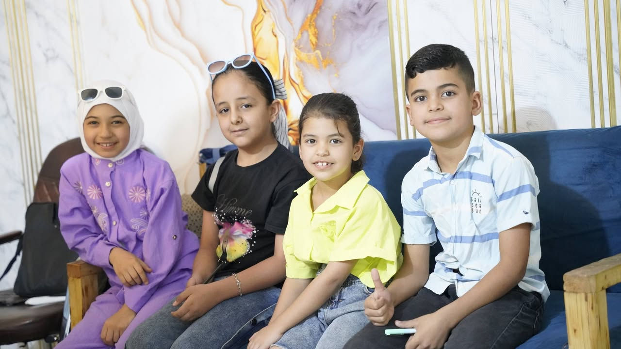 أطفالنا بعمر 4 و5 و6 سنوات لعمر 12سنه… يستحقوا بداية صح في تعلم اللغة الانكليزية 💛

✨ كورس تعلم وتحدث اللغة الانكليزية للأطفال ✨

صممنا الكورس خصيصًا للاطفال حتى يتعلموا بأسلوب ممتع يناسب عمرهم ويخليهم يحبوا الحصة ويتفاعلوا بكل ثقة 👧🧒

نبدأ معاهم خطوة بخطوة:
✍️ من مسكة القلم الصحيحة  
🔤 إلى تعلم الحروف والأصوات والكلمات الأولى  
💬 داخل بيئة تعليمية مهيأة بالكامل للأطفال

الكورس يعتمد على:
🎨 اللعب والأنشطة التفاعلية  
📚 طرق بسيطة تناسب عمر الطفل  
🧠 تنمية التركيز والتواصل والثقة بالنفس

⏳ مدة الكورس: 3اشهر
حتى نضمنوا أكبر استفادة وتأسيس قوي لكل طفل 🌟

لأن الطفل لما يتعلم في المكان الصح… رحلته تكون أجمل وأقوى
مركز اللغات البريطاني فرع الصويرة 
اختيارك الصح سجل الان 
*********** --- ***********
العنوان الصويرة شارع النجمة مقابيل سنتر العبدلي
