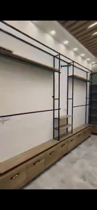ديكور محل ملابس للبيع رفوف خشب + خزن خشب +ستاندات حديد كامل للبيع اضاف...