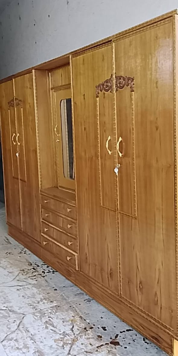 كنتور مستعمل خمس ابواب تسكام للبيع مكاني الشوملي ويوجد خدمة توصيل ***********
